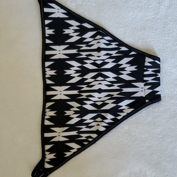 Victoria's Secret Black and White Swimsuit - Picture 7 of 7